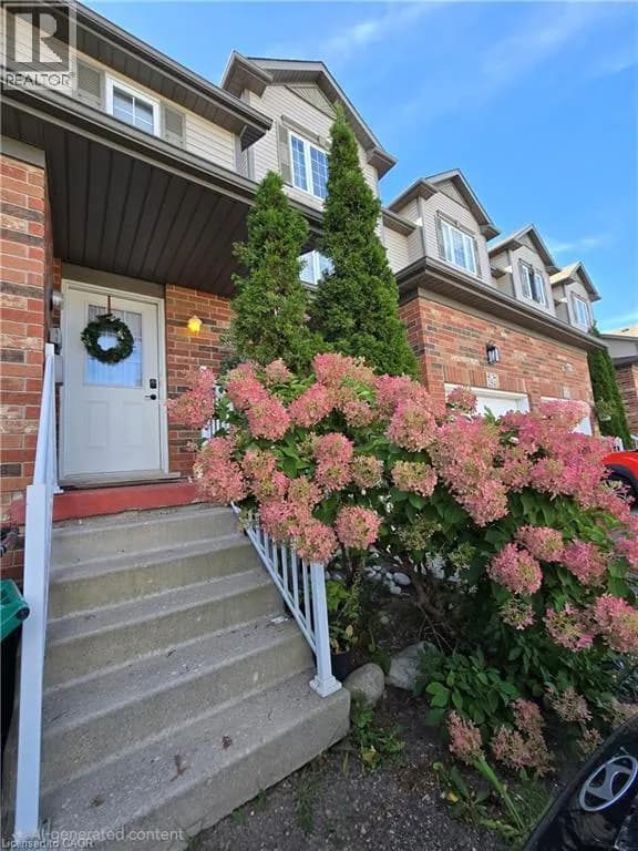 286 SOPHIA Crescent — photo 3 of 38