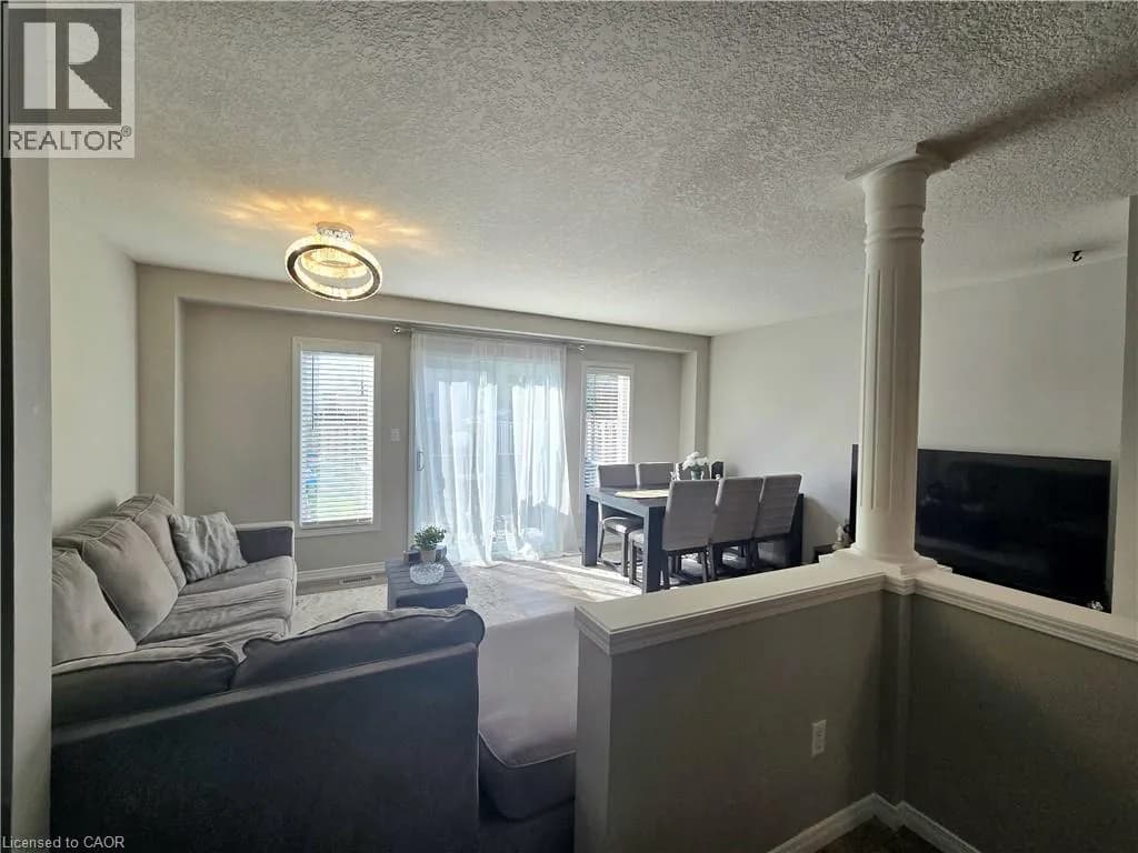286 SOPHIA Crescent — photo 4 of 38