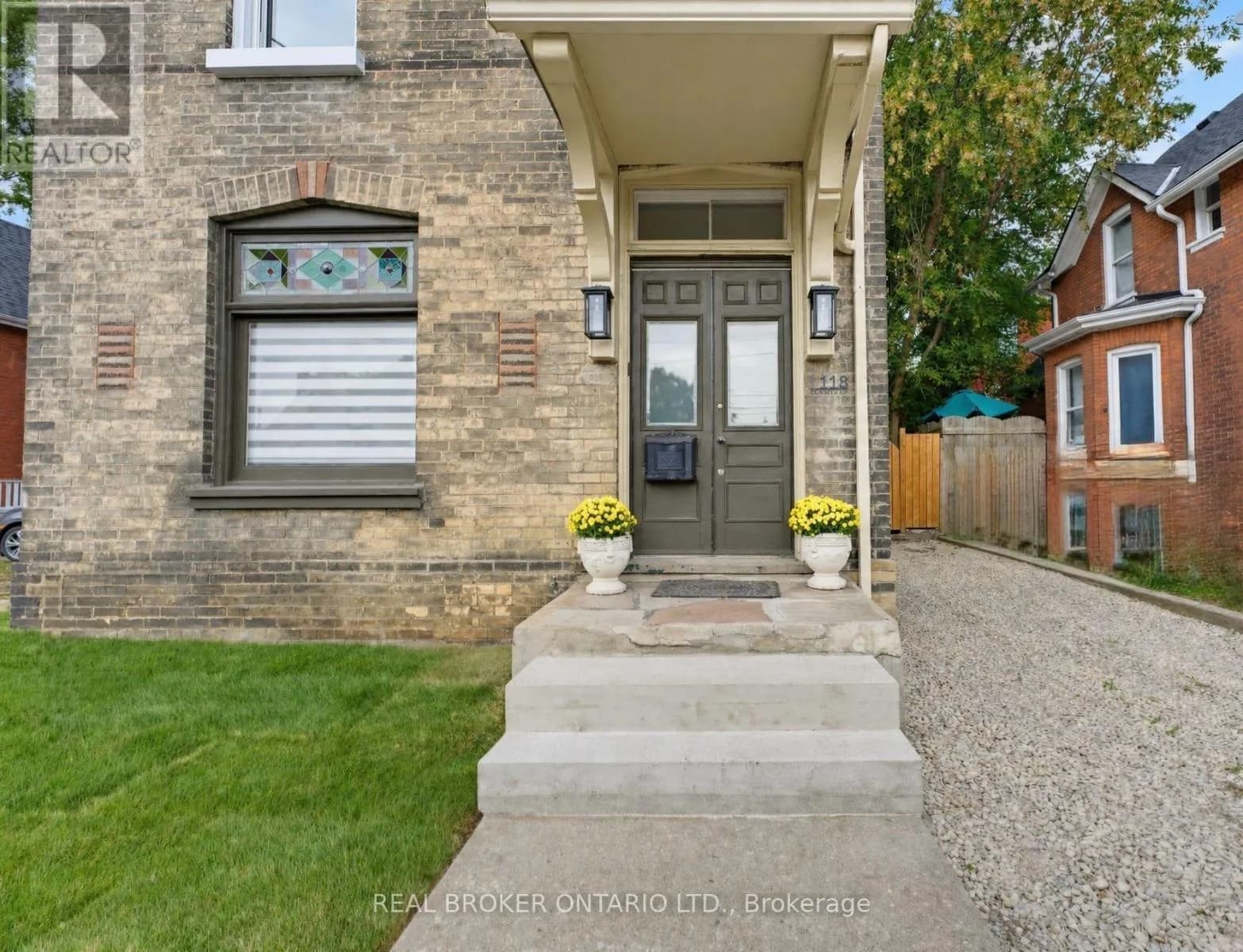 118 CLARENCE STREET — photo 1 of 30
