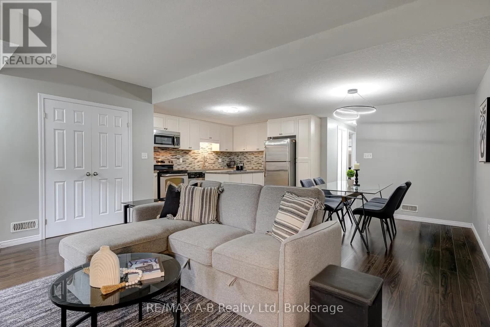 H - 242 RACHEL CRESCENT — photo 4 of 32