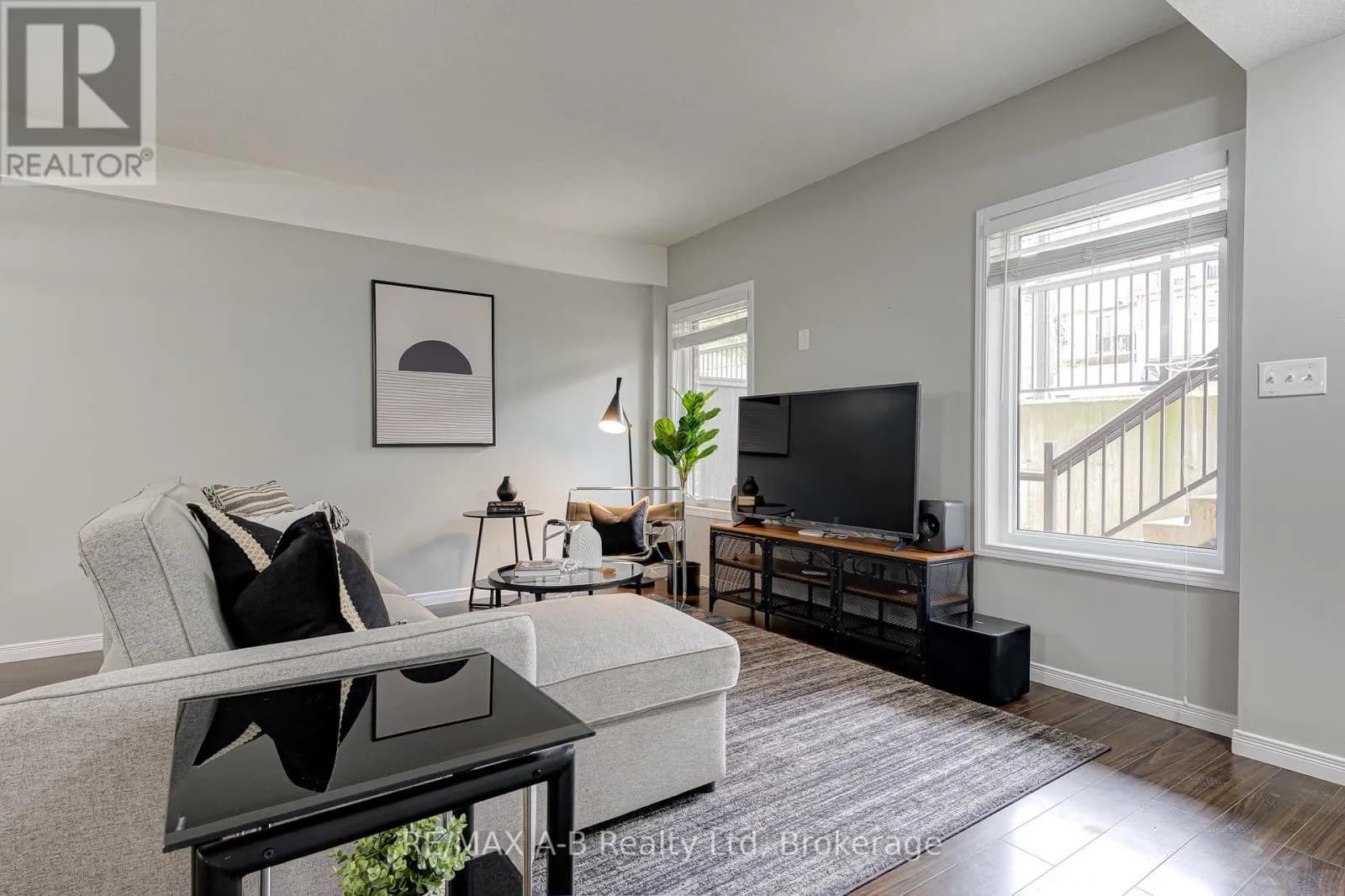 H - 242 RACHEL CRESCENT — photo 5 of 32