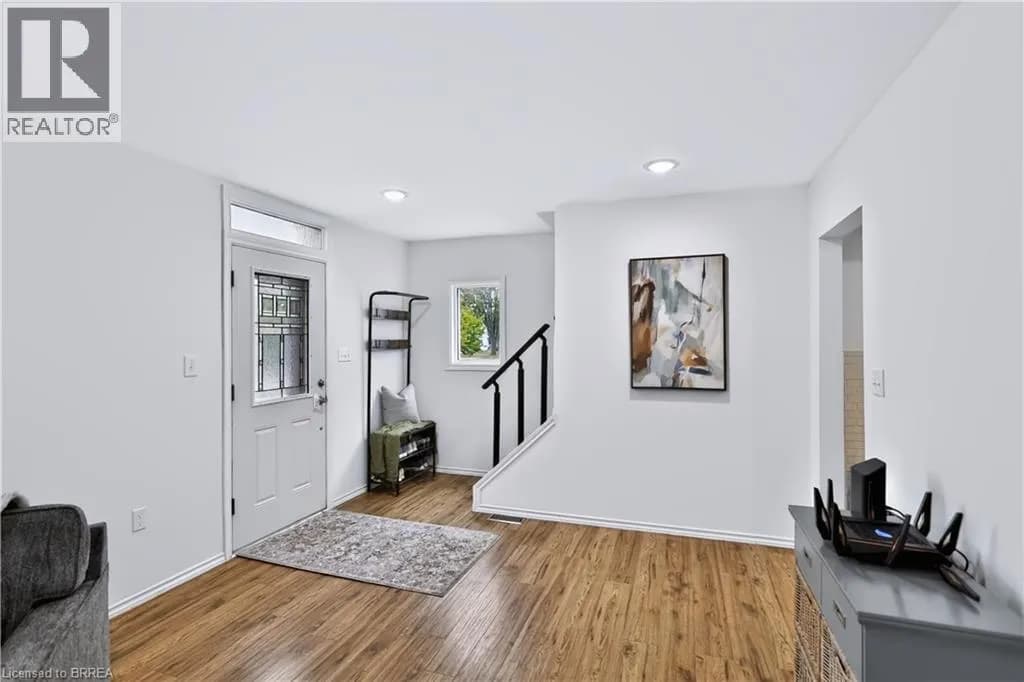 11 SUSSEX Avenue — photo 2 of 45