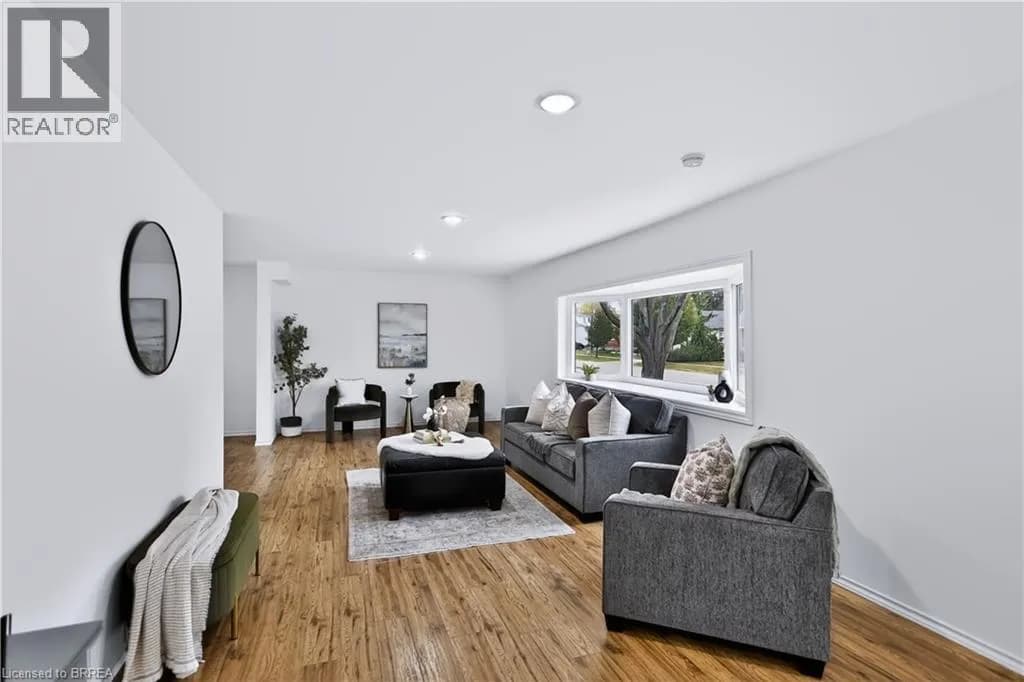 11 SUSSEX Avenue — photo 3 of 45