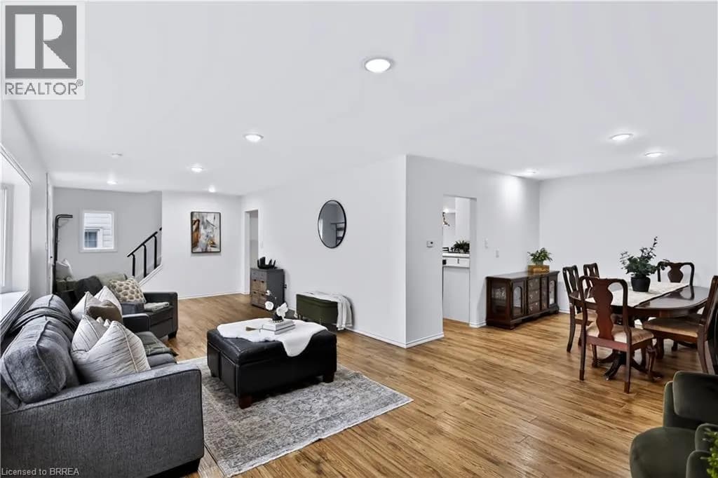 11 SUSSEX Avenue — photo 4 of 45