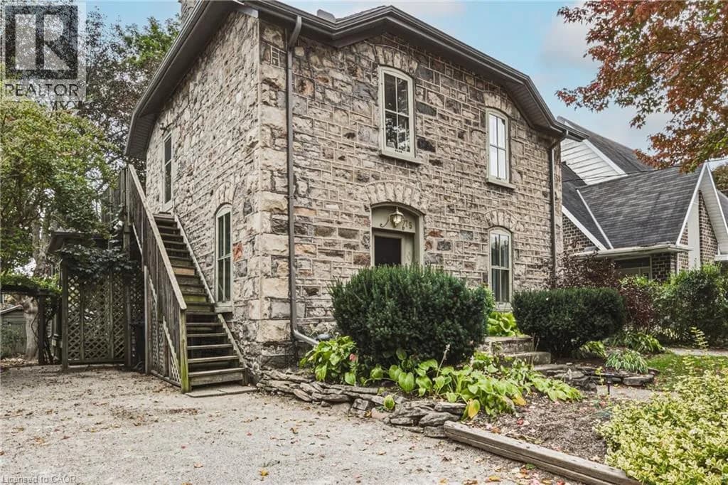 75 POLLOCK Avenue — photo 4 of 39