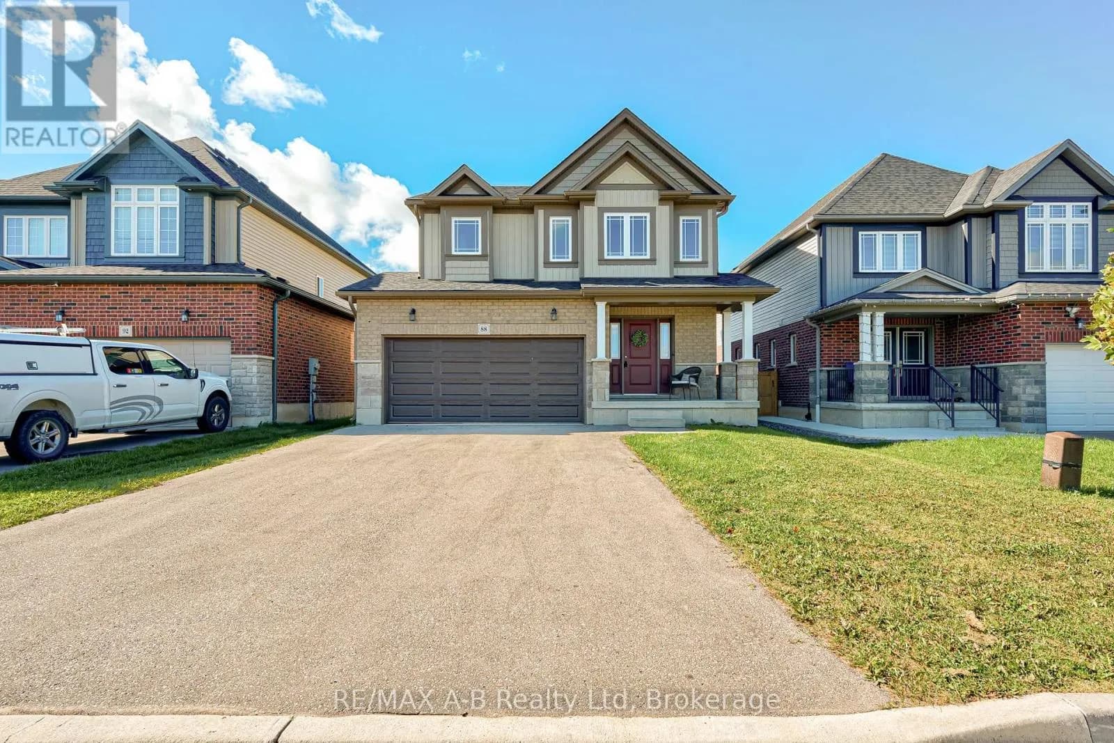 88 DAVIDSON DRIVE — photo 3 of 44