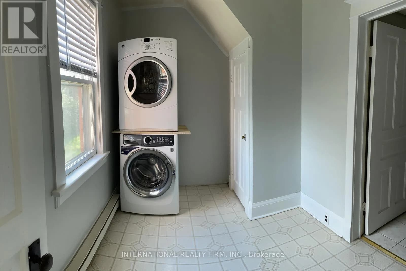120 ST ANDREWS STREET — photo 3 of 17