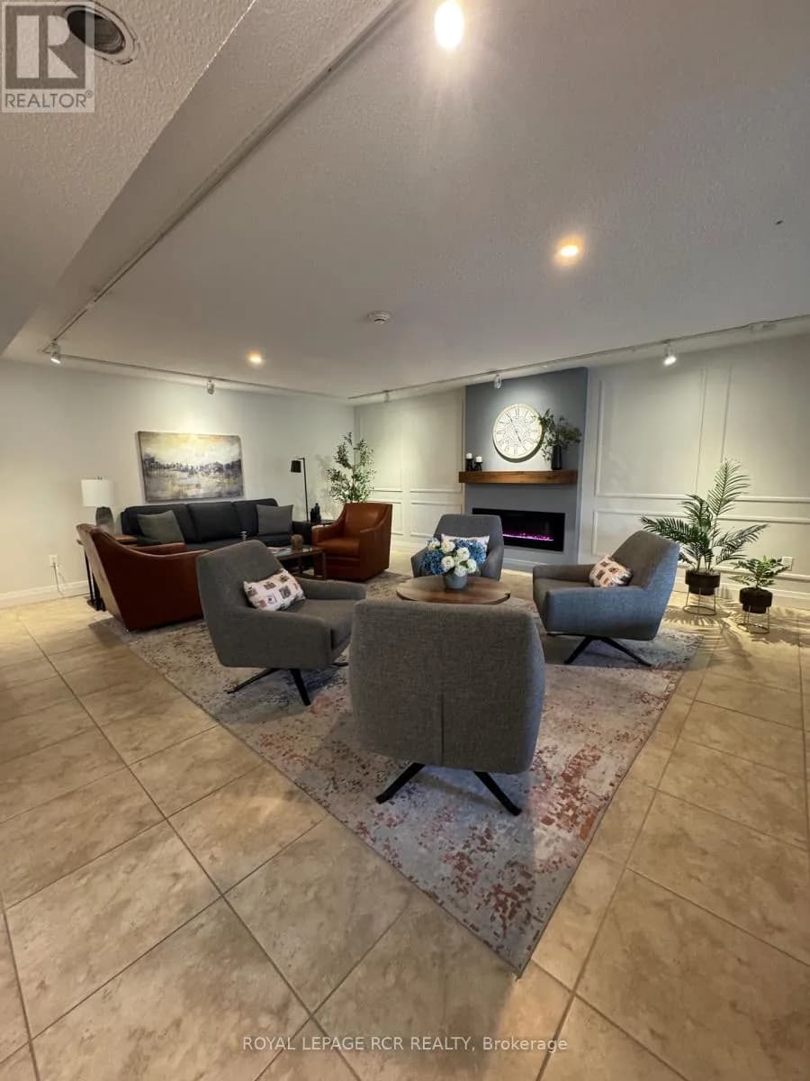 300 - 8 FEAD STREET — photo 4 of 41