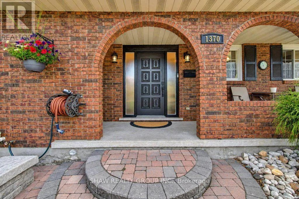 1370 THORMAN PLACE — photo 4 of 50