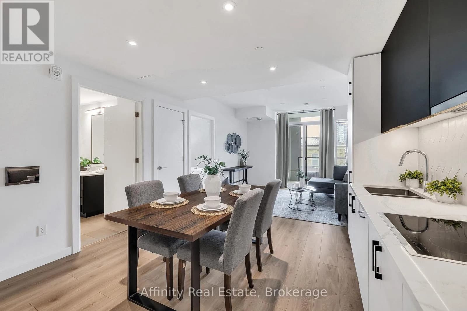 306 - 741 KING STREET W — photo 5 of 24
