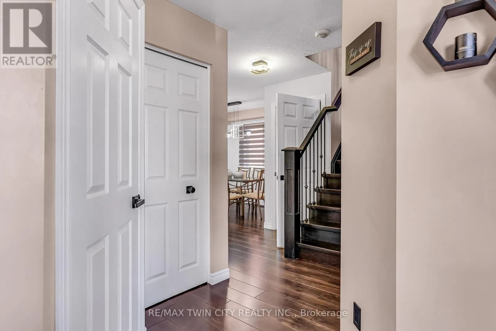 193 MOUNTAIN LAUREL CRESCENT — photo 4 of 37