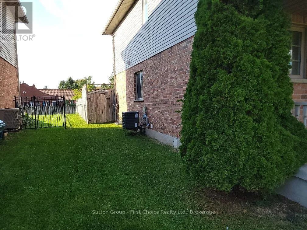 24 HYDE ROAD — photo 3 of 34