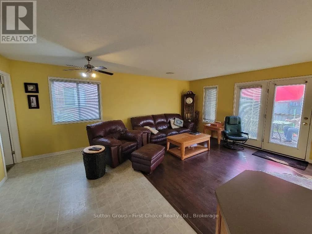 24 HYDE ROAD — photo 4 of 34