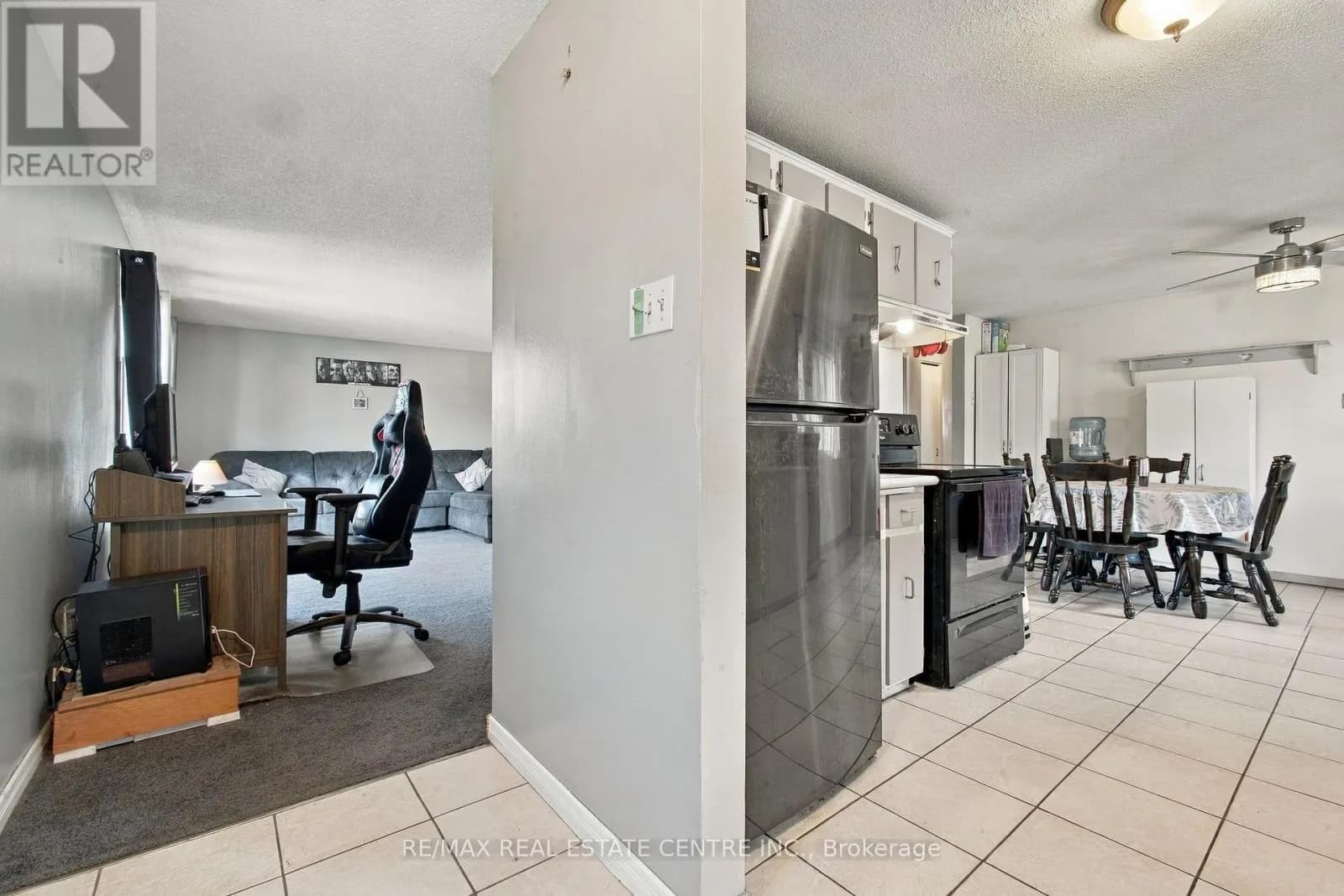 135 CEDARHILL CRESCENT — photo 3 of 35