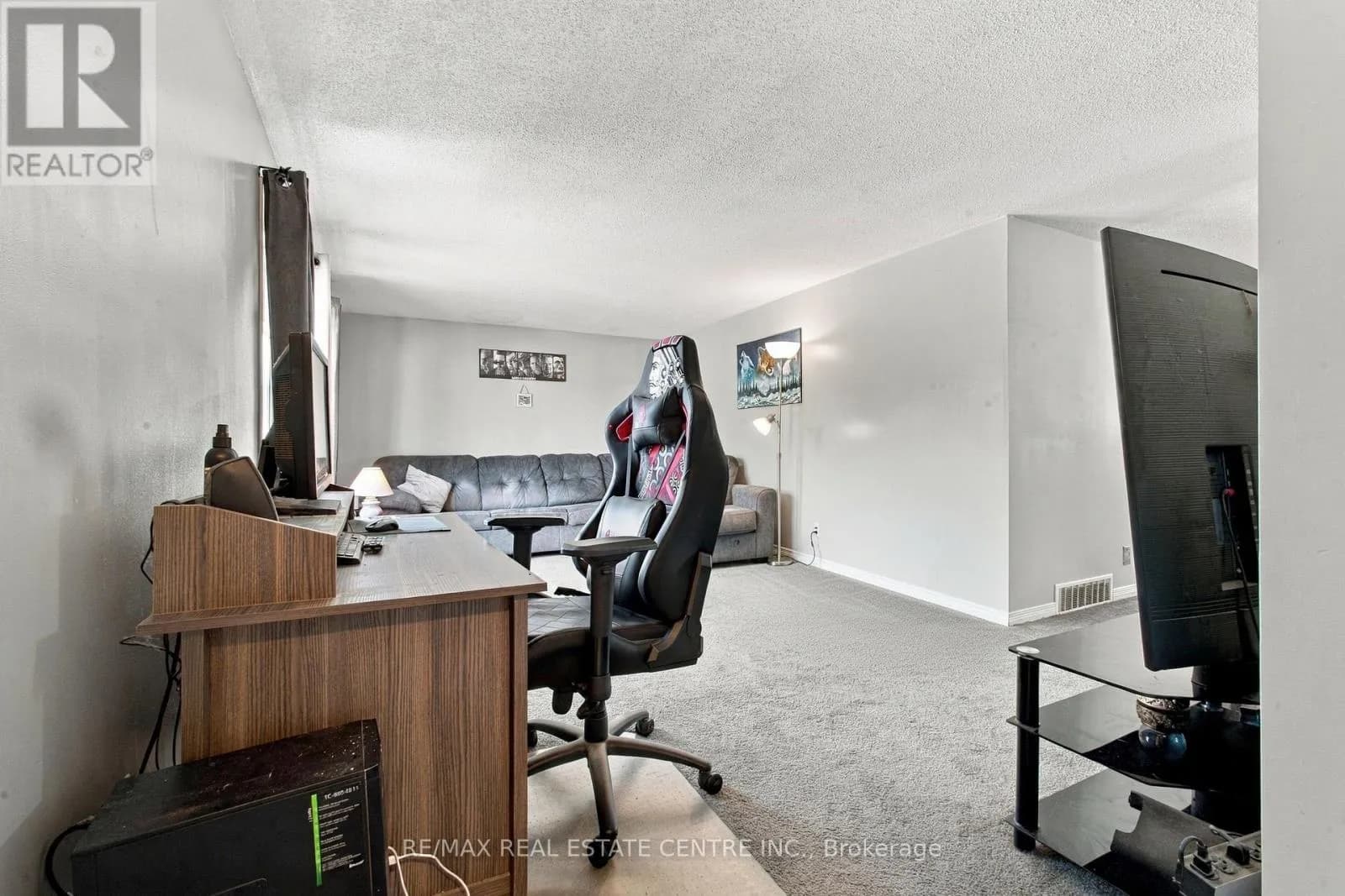 135 CEDARHILL CRESCENT — photo 4 of 35