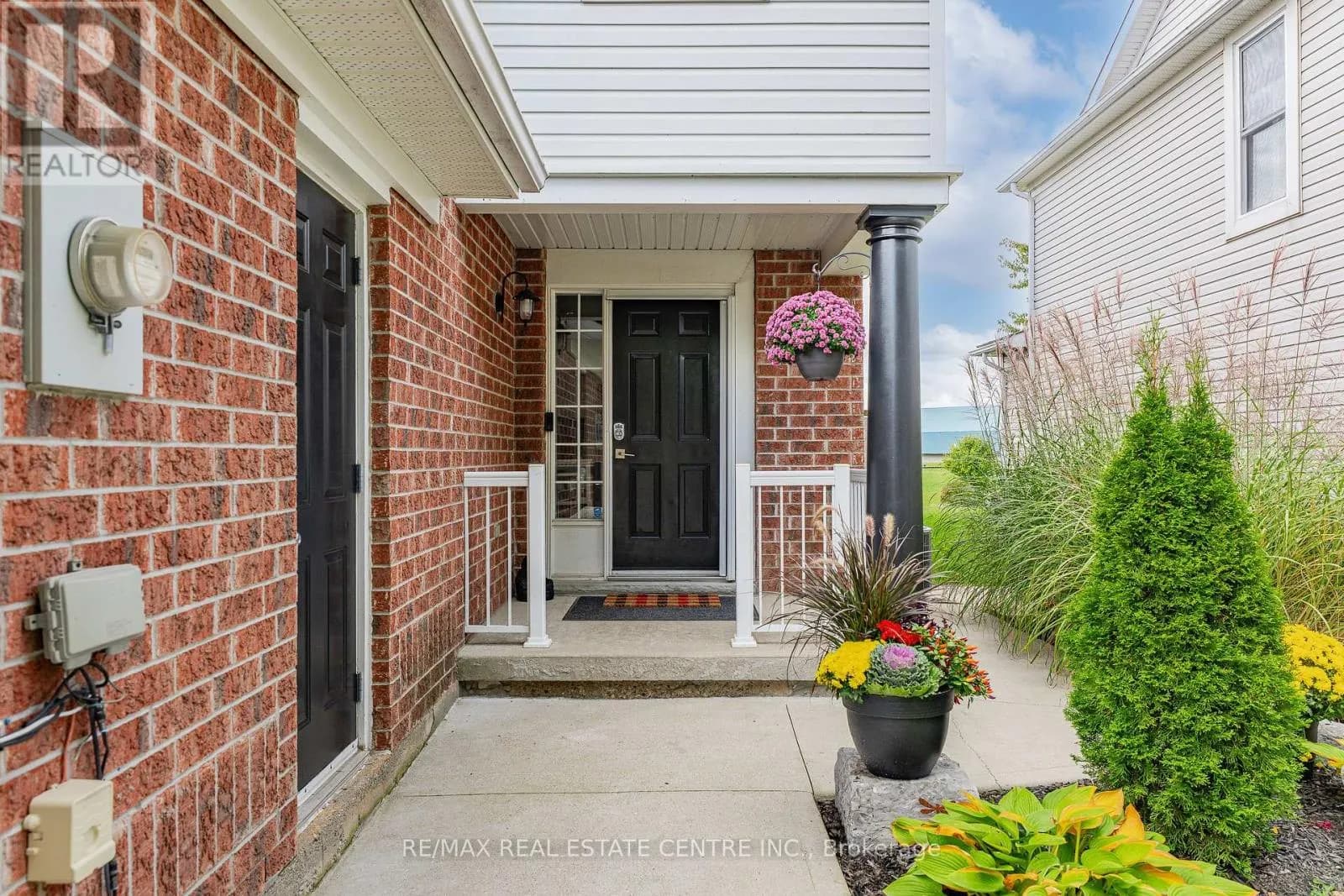 50 CALVIN COURT — photo 2 of 46