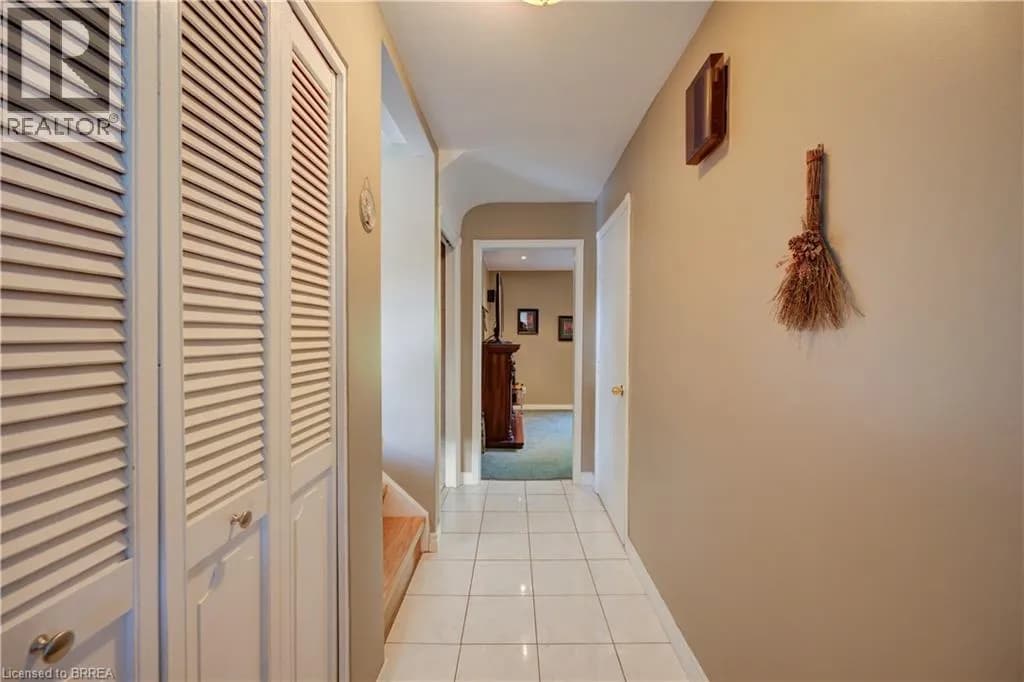 367 FAIRVIEW Drive — photo 4 of 41