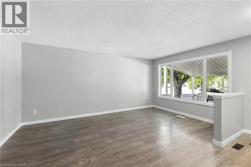 74 HELENE Crescent — photo 4 of 27