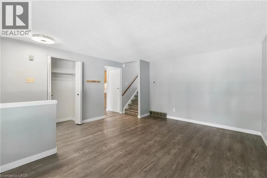 74 HELENE Crescent — photo 5 of 27