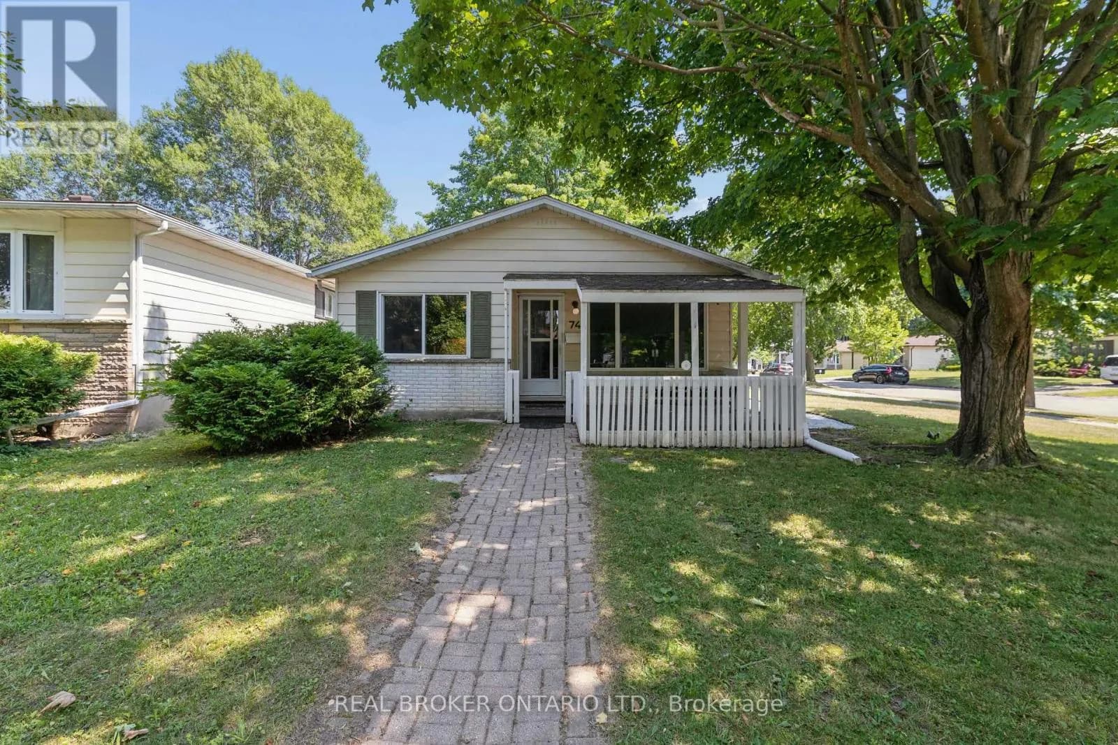 74 HELENE CRESCENT — photo 1 of 32