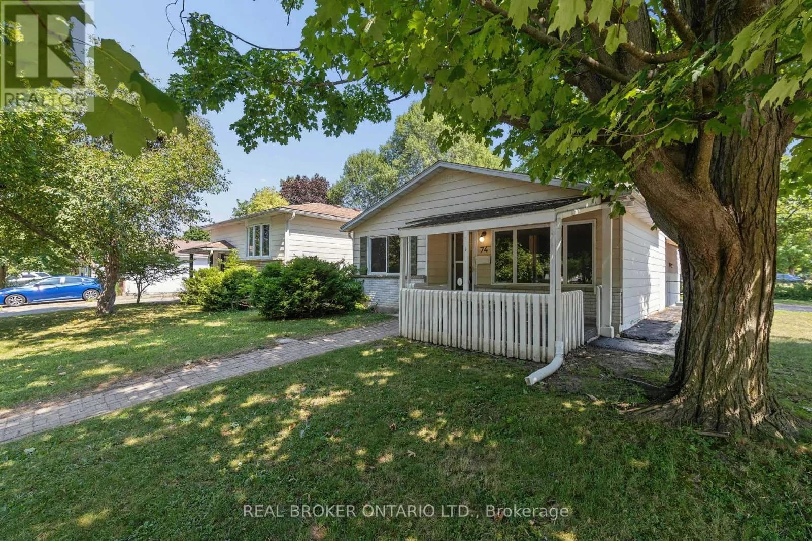 74 HELENE CRESCENT — photo 3 of 32