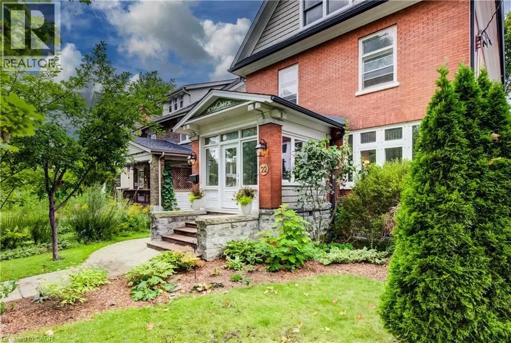 22 MAYNARD Avenue — photo 3 of 50
