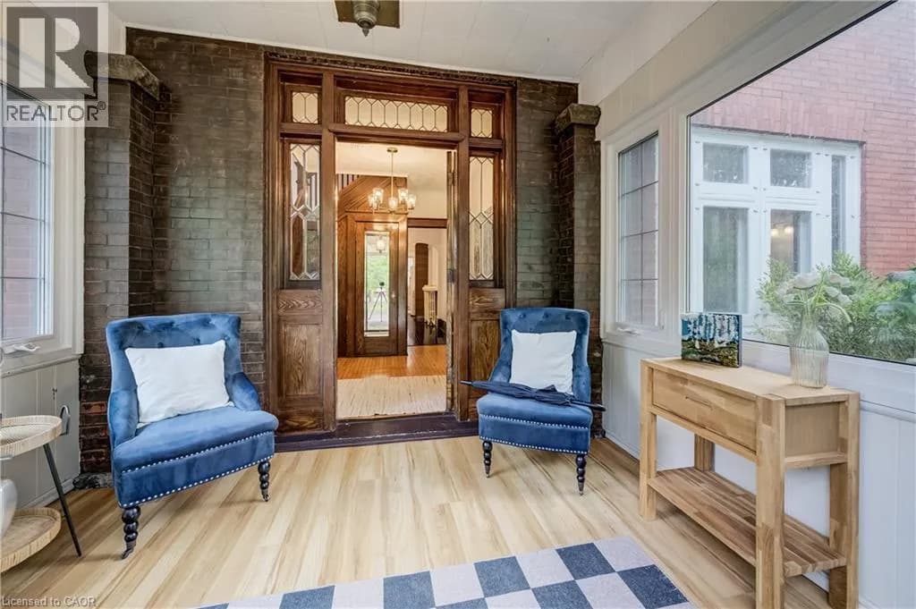 22 MAYNARD Avenue — photo 4 of 50