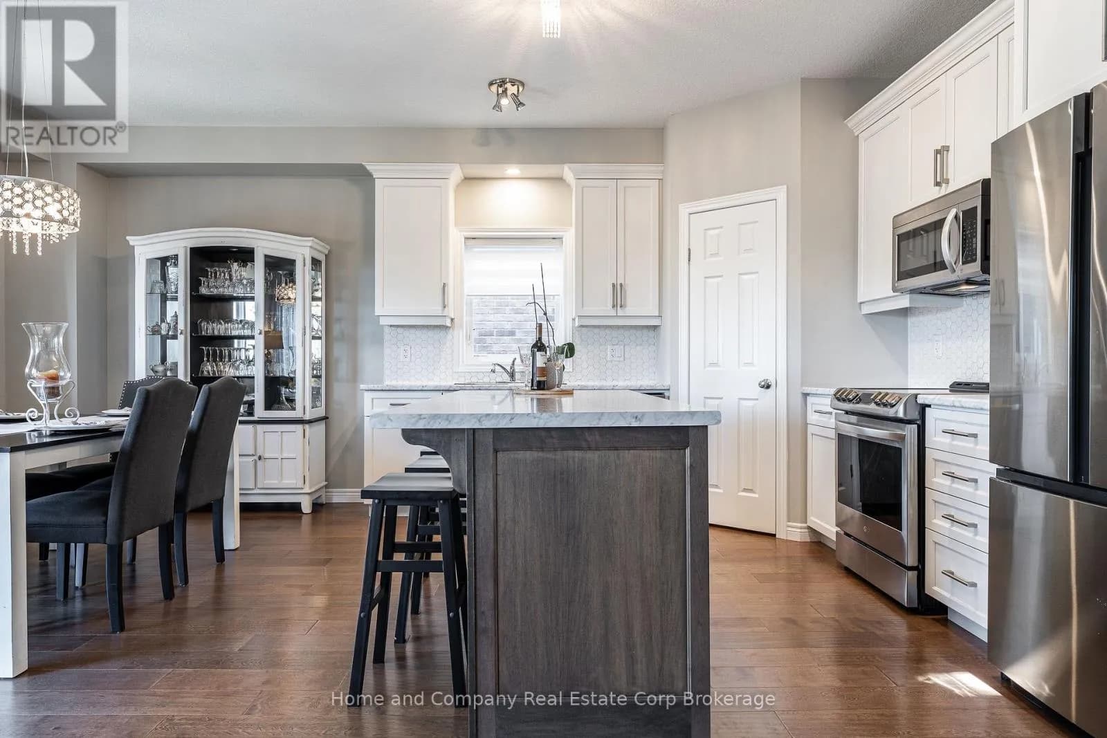 74 AHRENS DRIVE — photo 3 of 34
