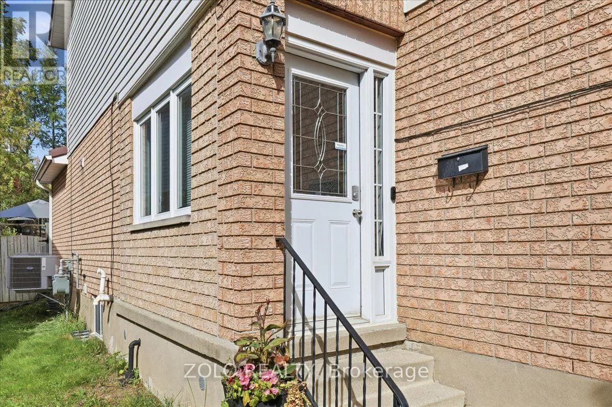 401 HIDDEN CREEK DRIVE — photo 3 of 43