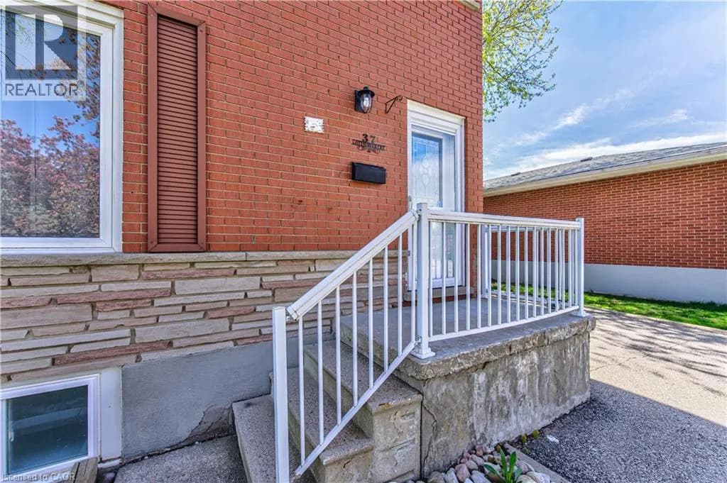 37 GOTTSCHEER Court — photo 4 of 32