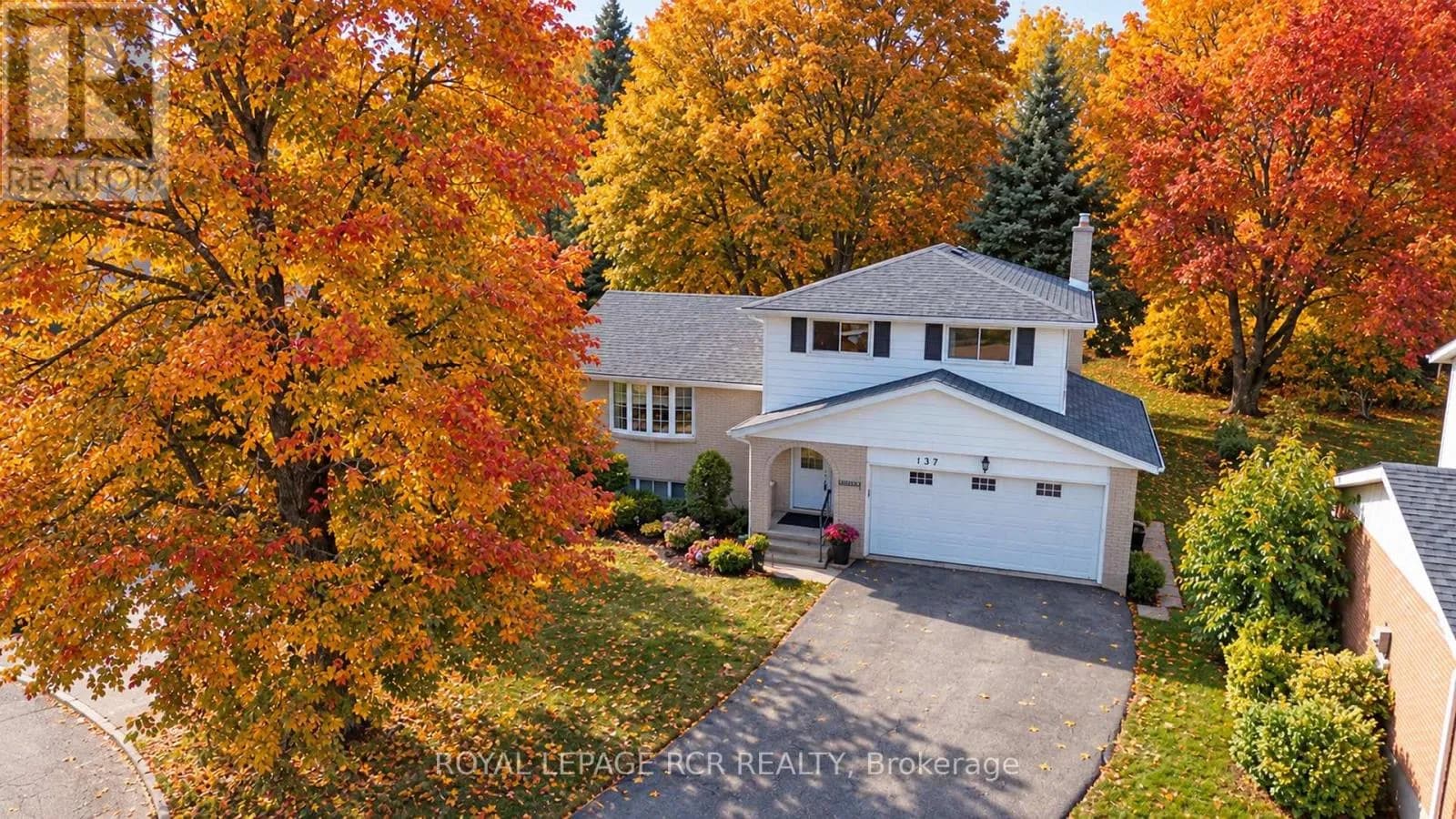 137 WHITE PINE CRESCENT — photo 1 of 31
