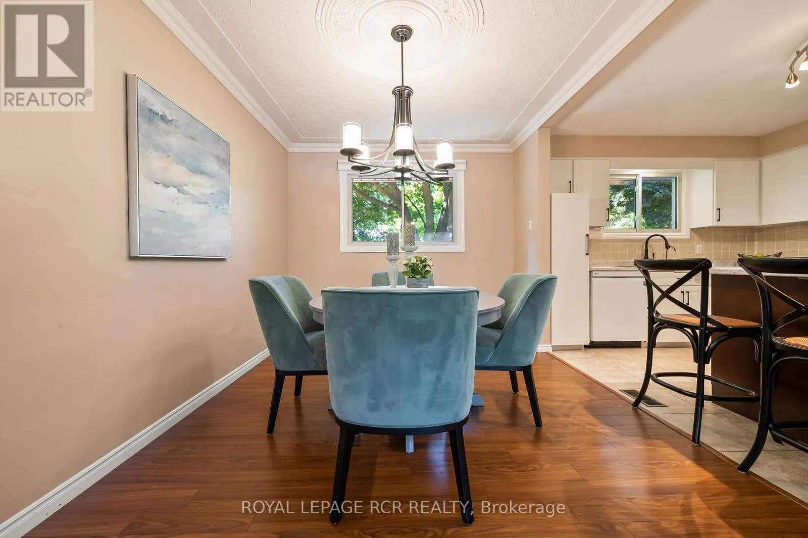 137 WHITE PINE CRESCENT — photo 5 of 31