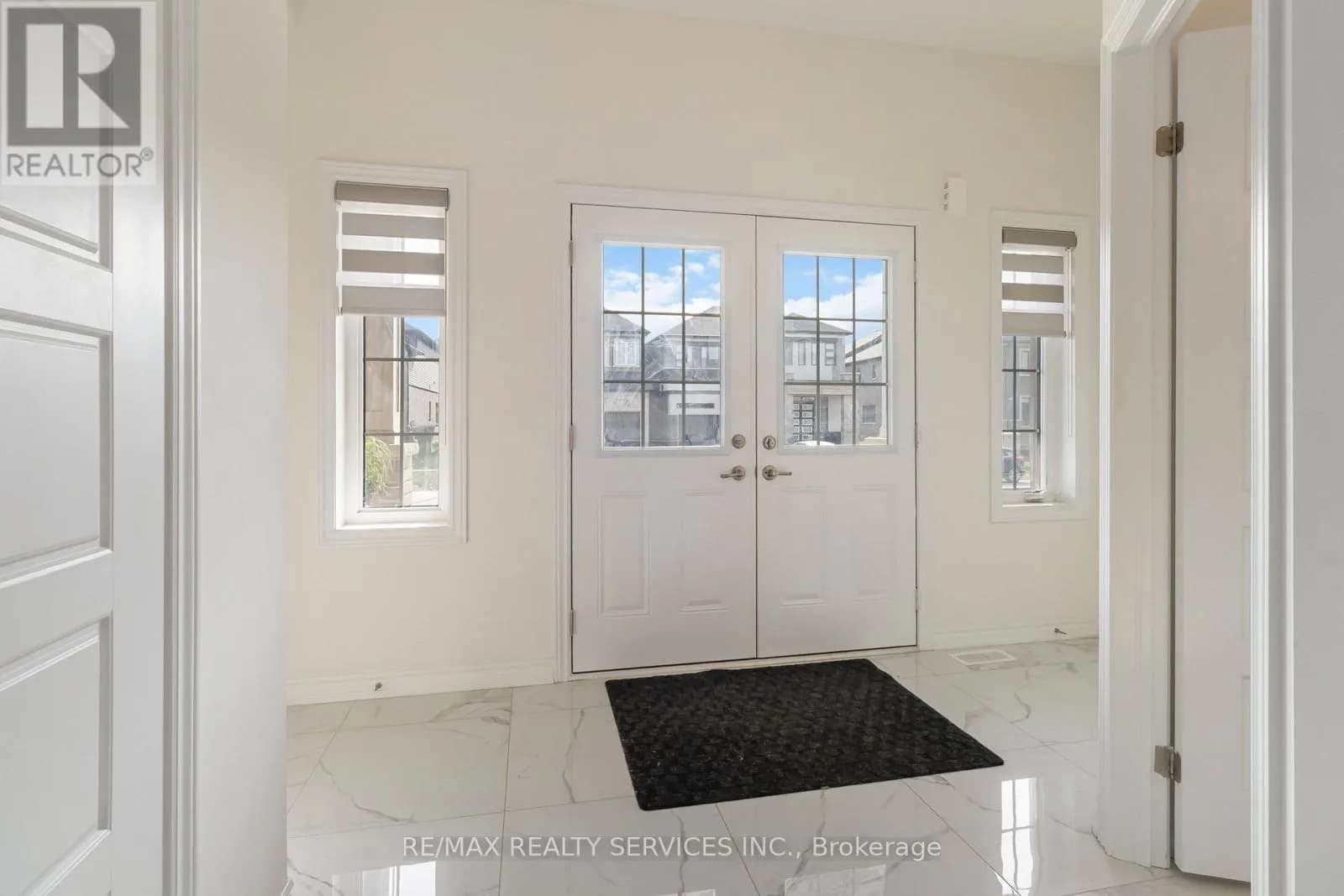 49 DENNIS AVENUE — photo 3 of 32