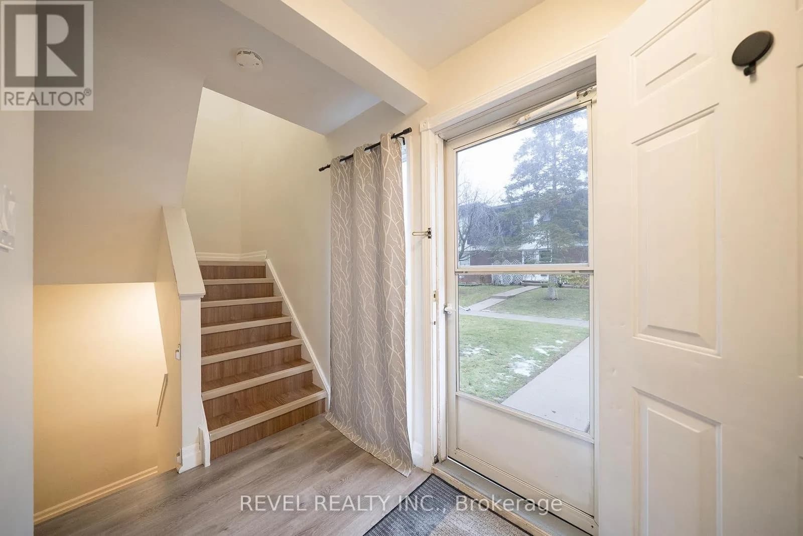 41 - 273 ELGIN STREET — photo 3 of 18