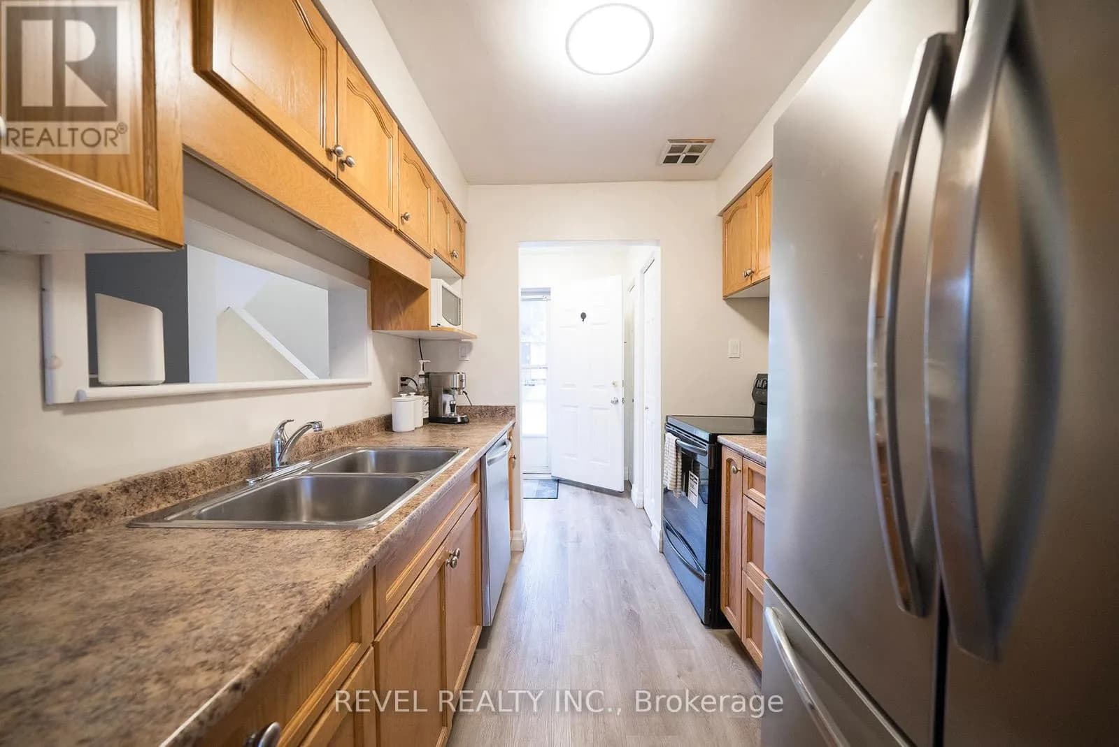 41 - 273 ELGIN STREET — photo 5 of 18