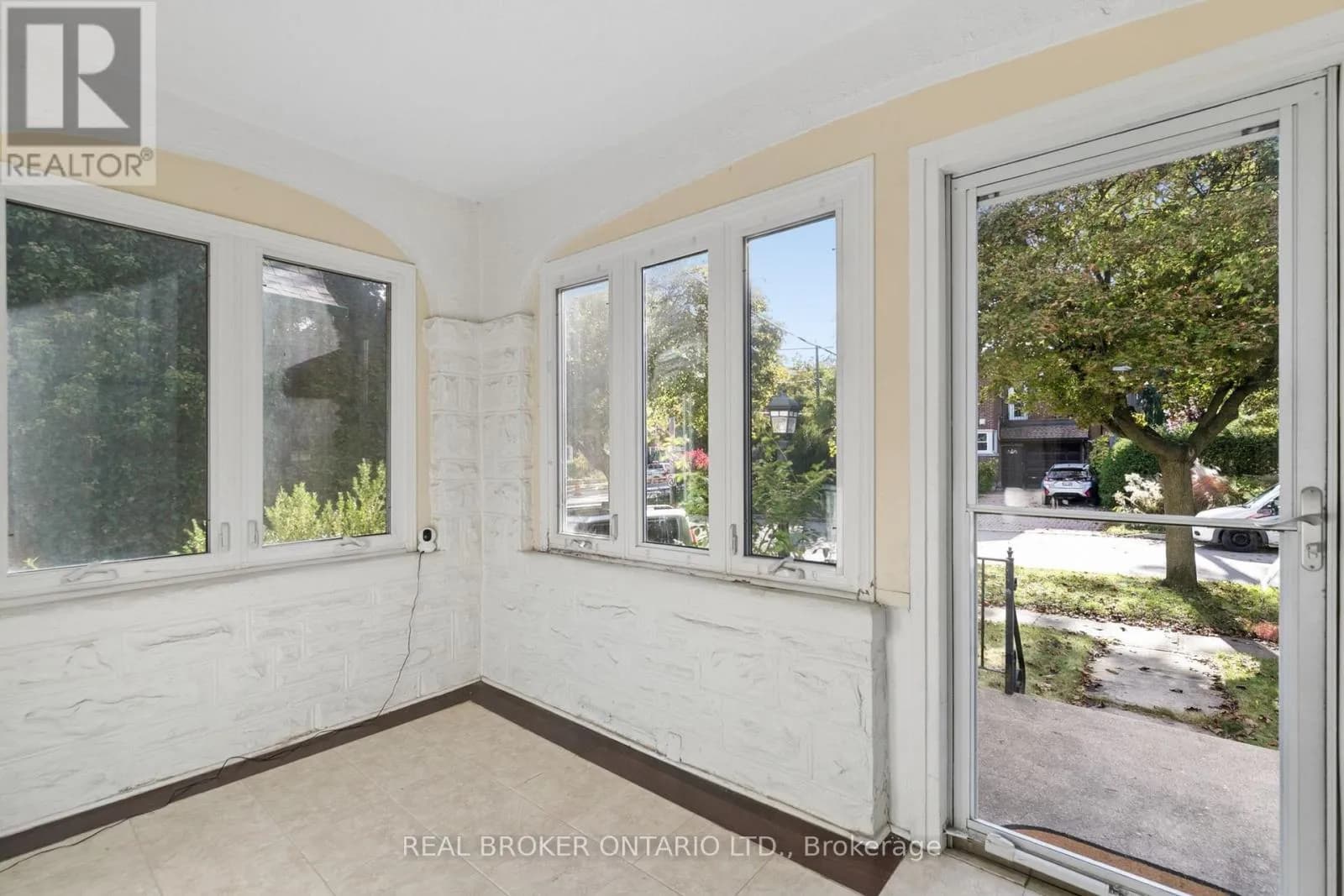 148 LYDIA STREET — photo 3 of 34