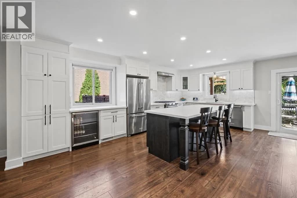 10 HANDORF DRIVE — photo 5 of 24