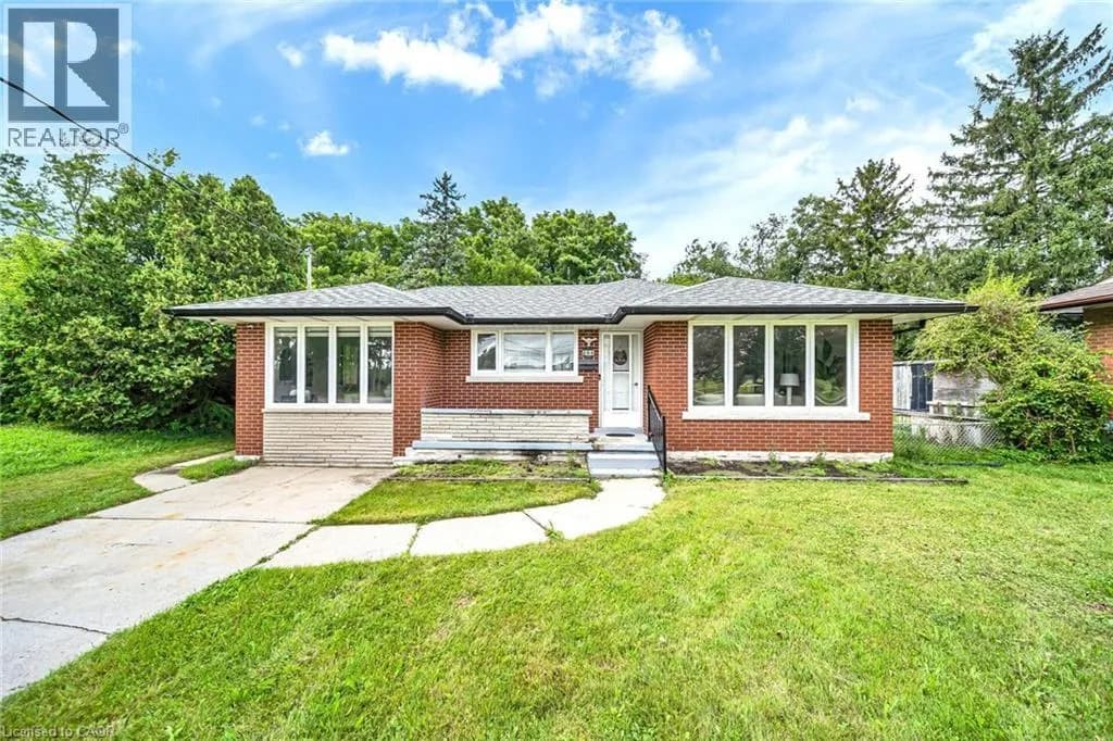 284 CEDAR Crescent — photo 1 of 49