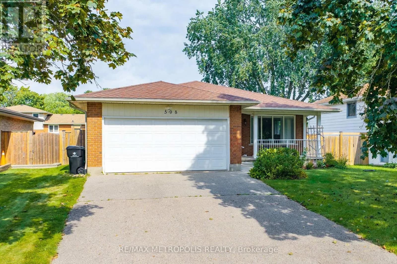 598 BLACK OAK CRESCENT — photo 1 of 44