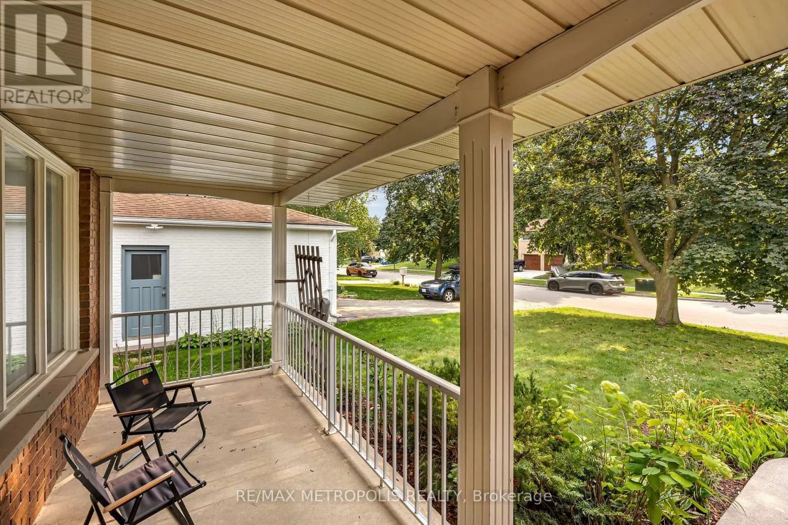 598 BLACK OAK CRESCENT — photo 2 of 44
