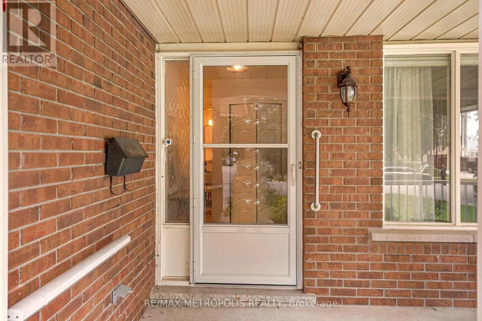 598 BLACK OAK CRESCENT — photo 3 of 44