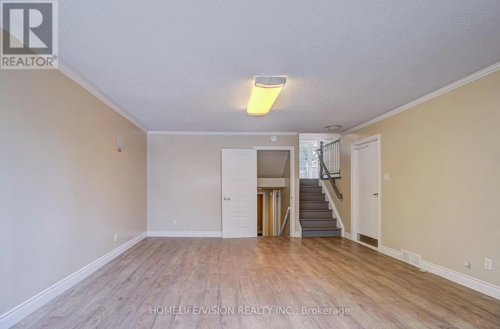 25 RADCLIFFE DRIVE — photo 4 of 39