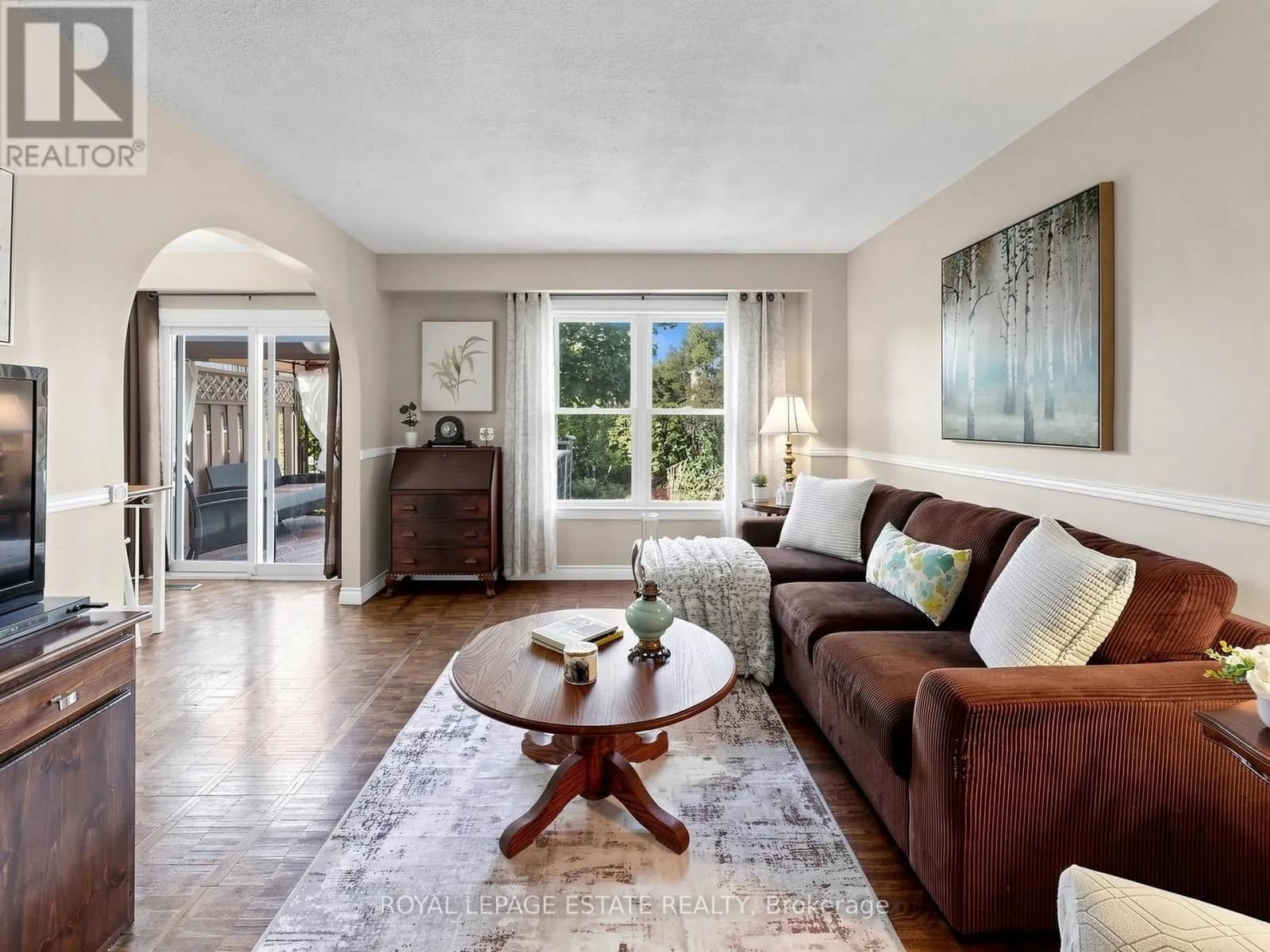 38 BURBANK CRESCENT — photo 4 of 36