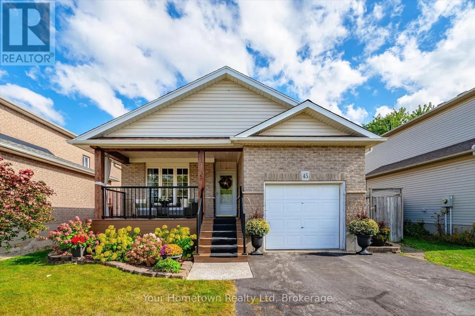45 PEGLAR CRESCENT — photo 1 of 42