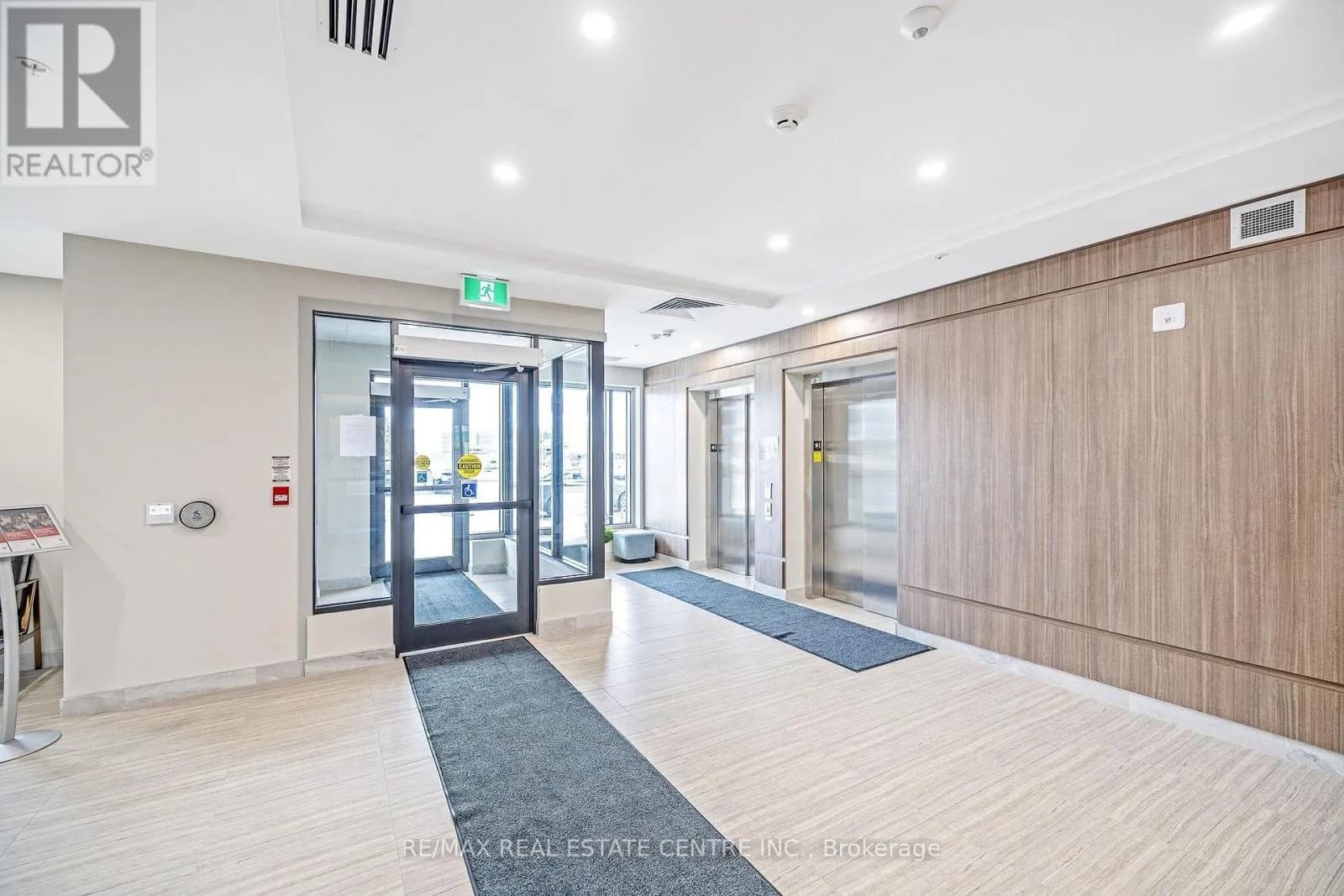 106 - 1000 LACKNER PLACE — photo 5 of 27