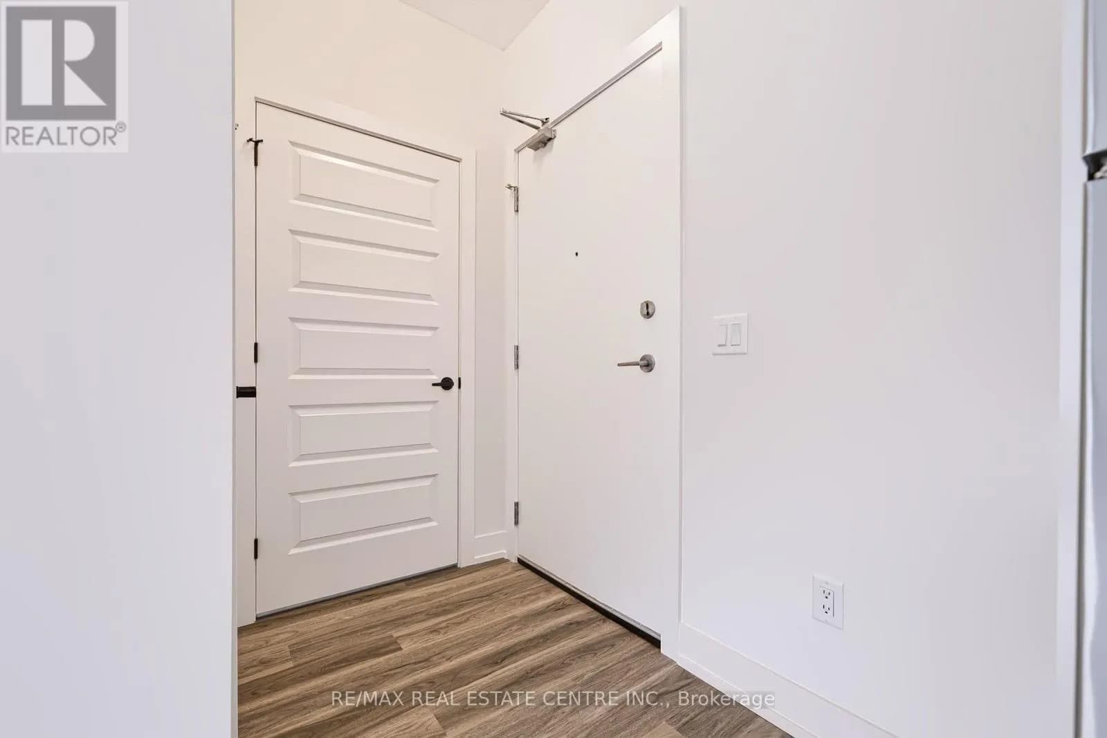 517 - 1100 LACKNER PLACE — photo 4 of 29
