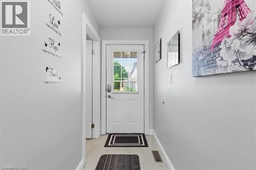 84 WESTMEADOW Drive Unit# 1 — photo 5 of 43