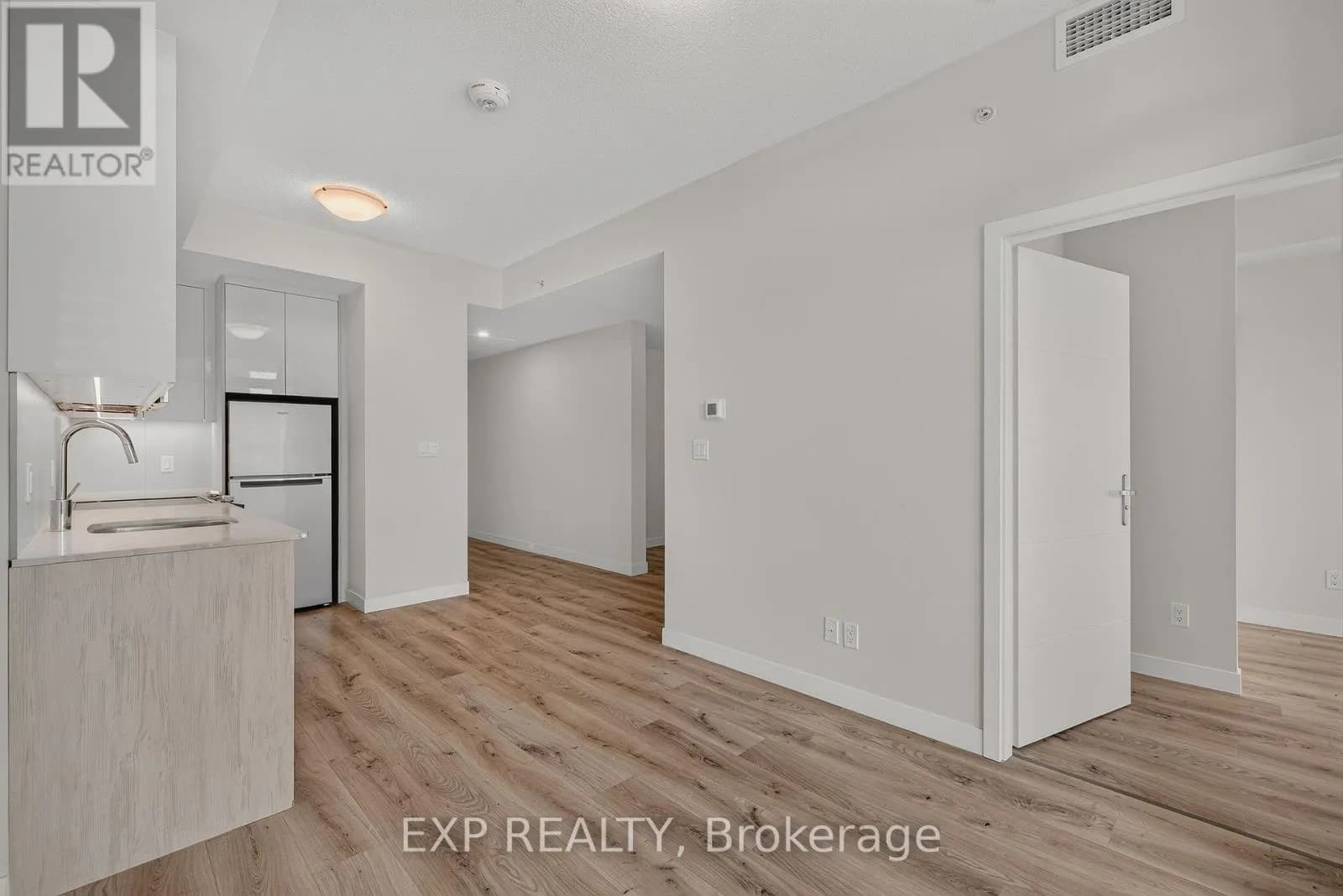 611 - 60 FREDERICK STREET — photo 5 of 20