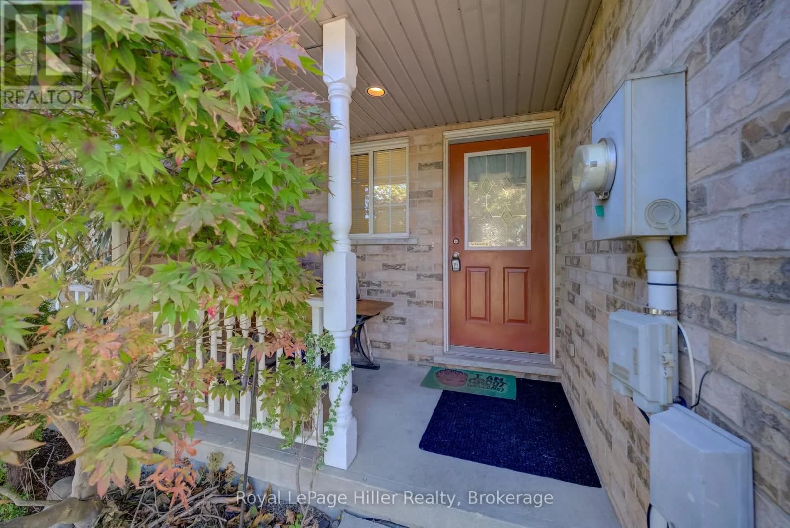162 ATHLONE CRESCENT — photo 3 of 32