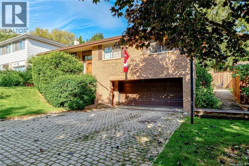 8 BONNYLYN Drive — photo 3 of 39